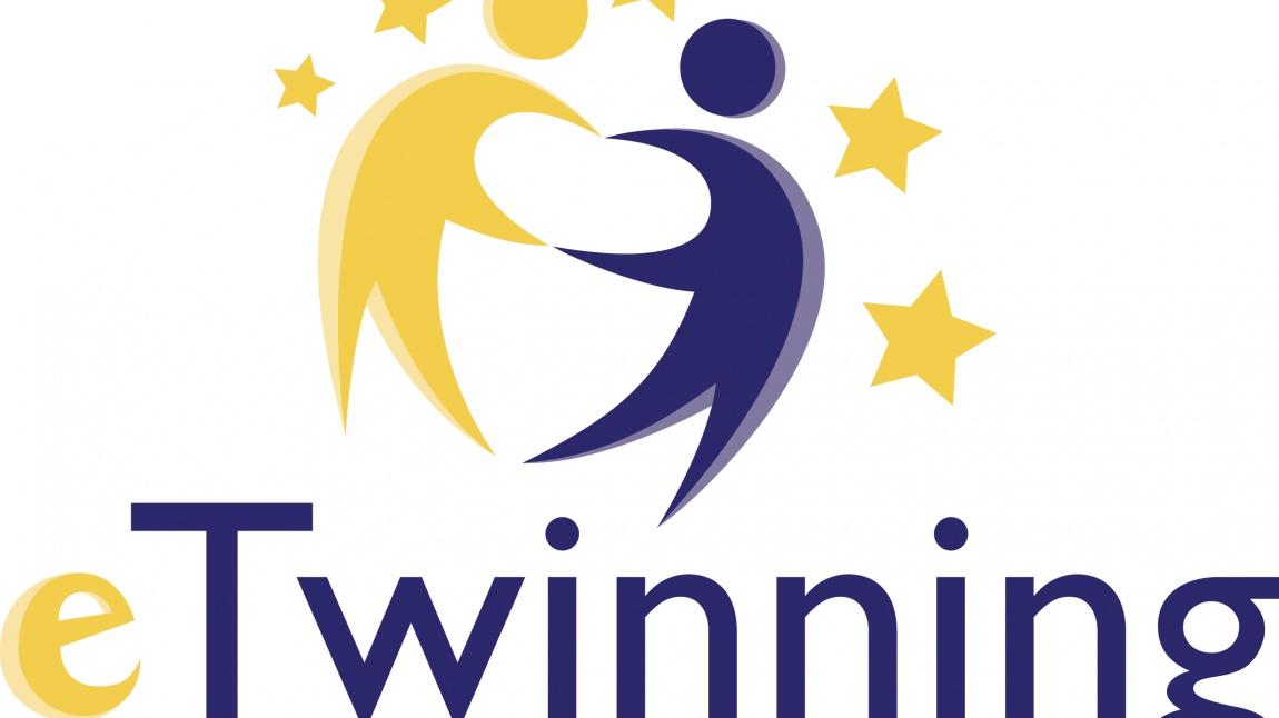 eTwinning Fun school With Web Tools Projesi Öğrenci Logo Seçimi Anketimiz